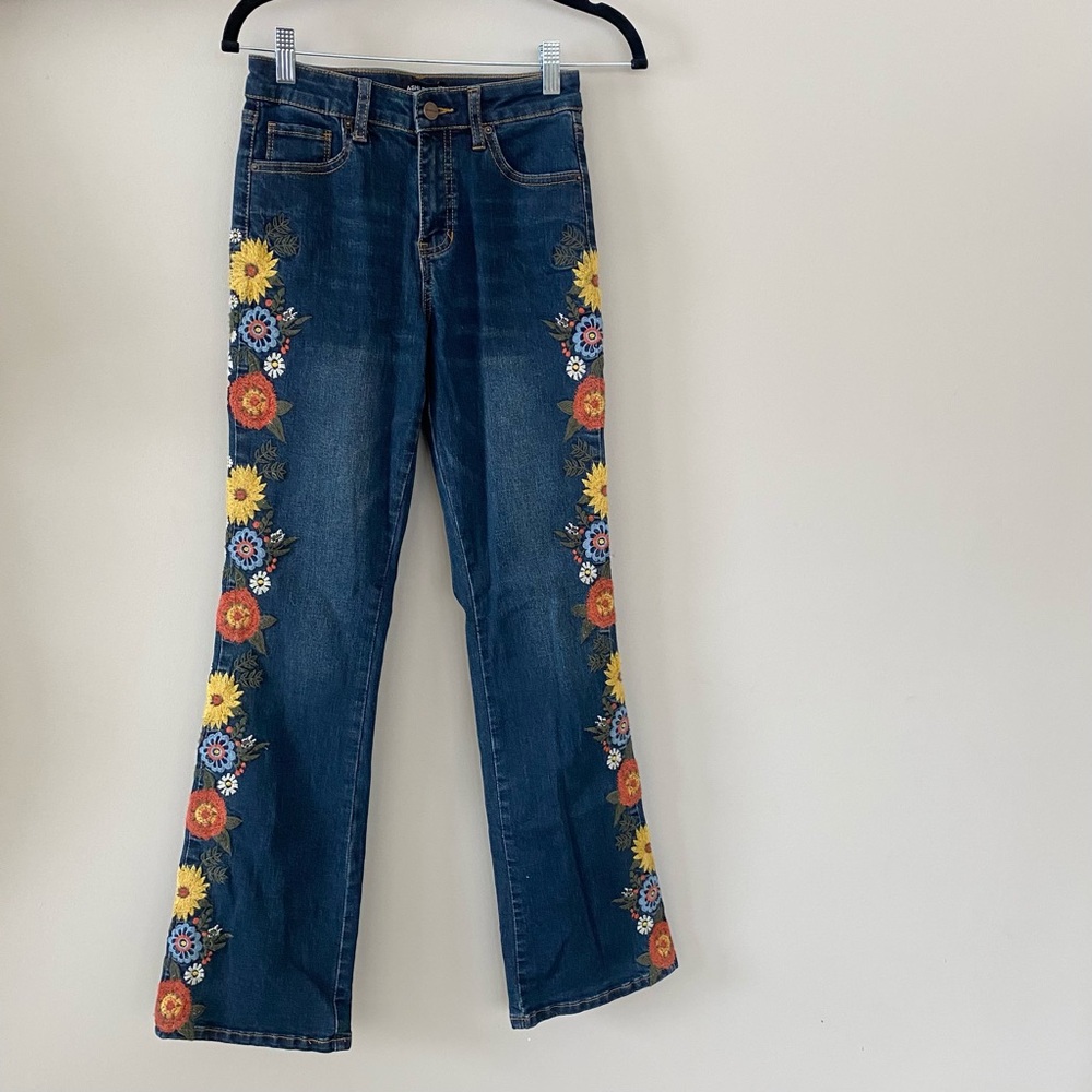 Women’s Size 25 Ashley Mason Flare Jeans